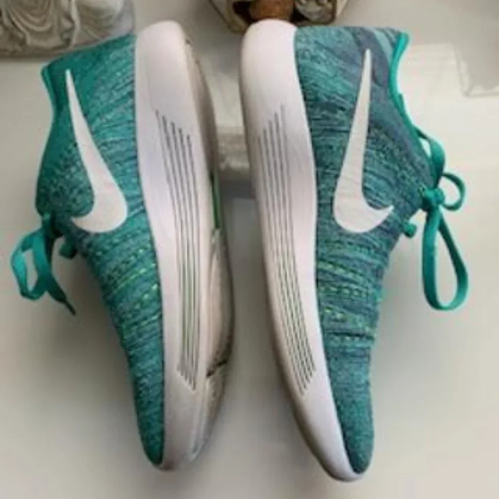 Women's Nike Lunarepic Low Flyknit Running Shoes